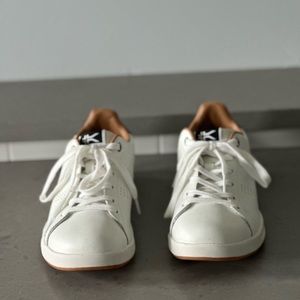 Classic white sneaker by Kuru